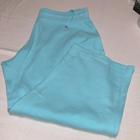 LIZ CLAIBORNE Capri Women’s Pants, excellent condition. - Picture 2 of 3